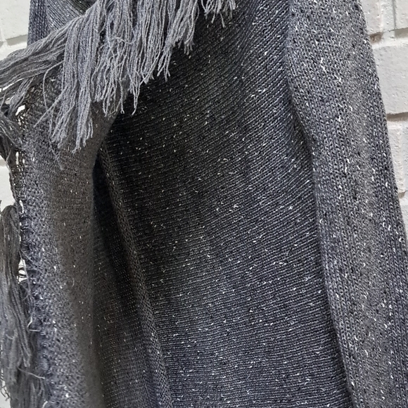 Ceasikery Gray Heathered Fringe Warm Long Sweater. Size Small - Picture 6 of 11